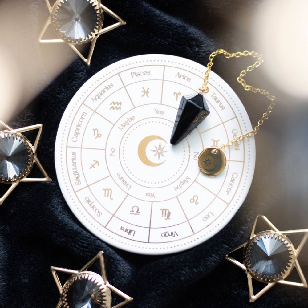 Something Different - Astrology Wheel Divination Kit Pendulum - White/Gold coloured
